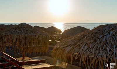 Imagine pentru Hotel Kamari Beach 3* valabile pentru Litoral 2025