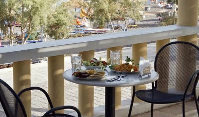 Imagine pentru Hotel Kamari Beach 3* valabile pentru Litoral 2025