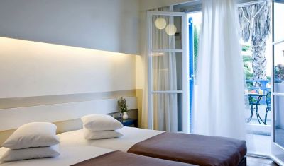 Imagine pentru Hotel Kamari Beach 3* valabile pentru Litoral 2025