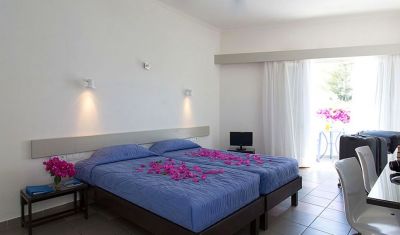 Imagine pentru Hotel Kamari Beach 3* valabile pentru Litoral 2025