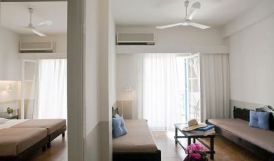 Imagine pentru Hotel Kamari Beach 3* valabile pentru Litoral 2025