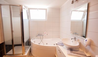 Imagine pentru Hotel Kanali Beach 3*  valabile pentru Litoral 2025