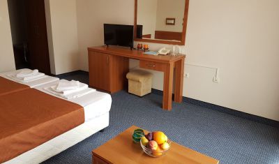 Imagine pentru Hotel Liani 3* valabile pentru Litoral 2025