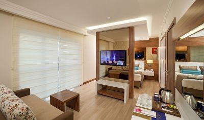 Imagine pentru Hotel Luna Blanca Resort & Spa 5* valabile pentru Litoral 2025