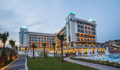 Imagine pentru Hotel Luna Blanca Resort & Spa 5* valabile pentru Litoral 2025