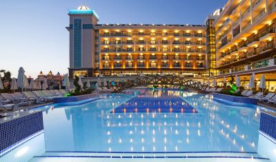 Imagine pentru Hotel Luna Blanca Resort & Spa 5* valabile pentru Litoral 2025