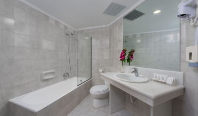 Imagine pentru Hotel Lutania Beach 4* valabile pentru Litoral 2025