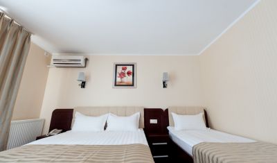 Imagine pentru Hotel Mondial 4* valabile pentru Litoral 2025