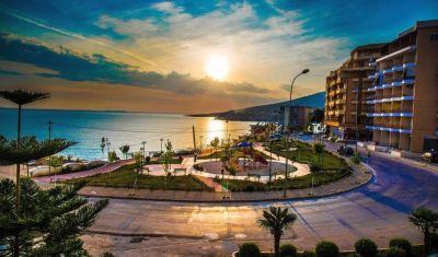 Imagine pentru Hotel Oasis 3* valabile pentru Litoral 2025