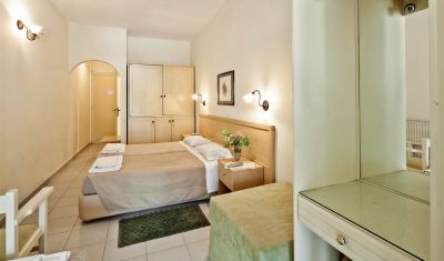 Imagine pentru Hotel Omiros 3* valabile pentru Litoral 2025