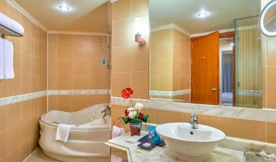 Imagine pentru Hotel Parrotel Beach Resort 5* valabile pentru Litoral 2025
