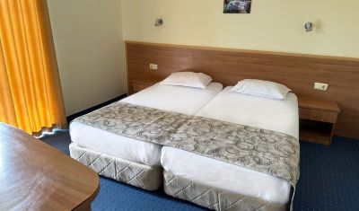 Imagine pentru Hotel Perunika 3* valabile pentru Litoral 2025