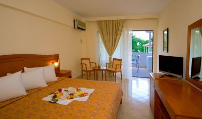 Imagine pentru Hotel Porfi Beach 3*  valabile pentru Litoral 2025