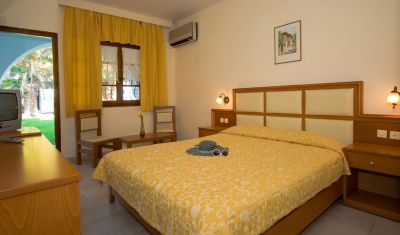 Imagine pentru Hotel Porfi Beach 3*  valabile pentru Litoral 2025