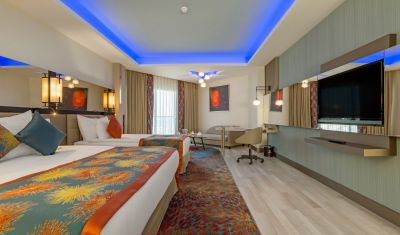 Imagine pentru Hotel Royal Seginus 5* valabile pentru Litoral 2025