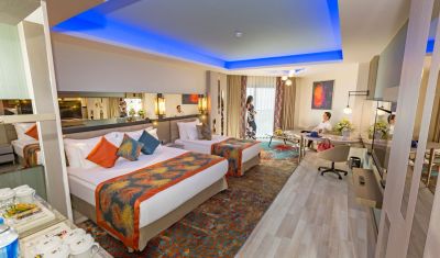 Imagine pentru Hotel Royal Seginus 5* valabile pentru Litoral 2025