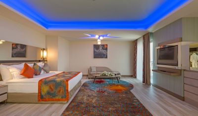 Imagine pentru Hotel Royal Seginus 5* valabile pentru Litoral 2025
