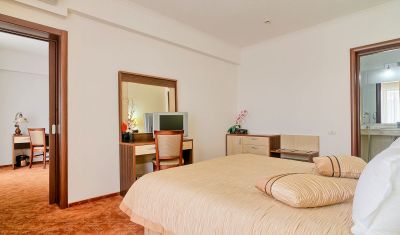Imagine pentru Hotel Saturn 5* valabile pentru Litoral 2025