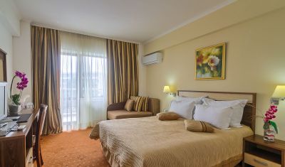 Imagine pentru Hotel Saturn 5* valabile pentru Litoral 2025