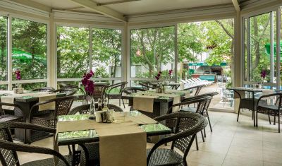 Imagine pentru Hotel Slavyanski 3* valabile pentru Litoral 2025