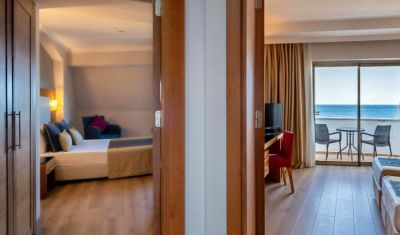 Imagine pentru Hotel Sunland Resort 5* valabile pentru Litoral 2025