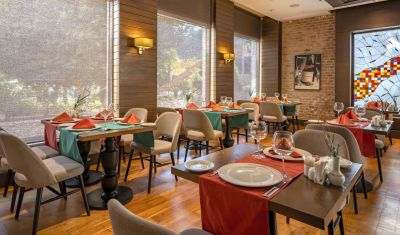 Imagine pentru Hotel Sunland Resort 5* valabile pentru Litoral 2025
