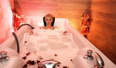 Imagine pentru Hotel Therma Palace 5* valabile pentru Litoral 2025