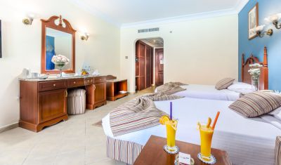 Imagine pentru Hotel Titanic Beach Resort 5* valabile pentru Litoral 2025