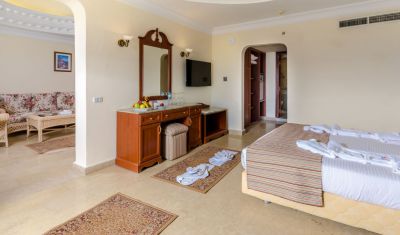 Imagine pentru Hotel Titanic Beach Resort 5* valabile pentru Litoral 2025