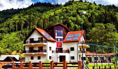 Imagine pentru Hotel Zan 4* - Mic dejun + Masa Festiva Craciun valabile pentru Litoral 2025