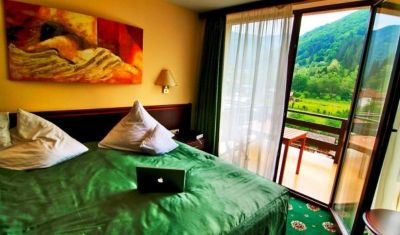Imagine pentru Hotel Zan 4* - Mic dejun + Masa Festiva Craciun valabile pentru Litoral 2025