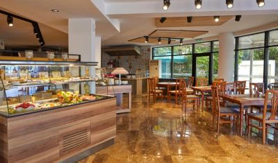 Imagine pentru Hotel Zenith 4* valabile pentru Litoral 2025