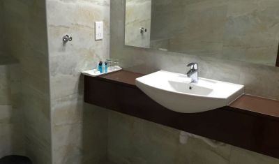 Imagine pentru Livadhiotis City Hotel 3* valabile pentru Litoral 2025