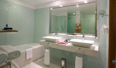 Imagine pentru Madeira Insula Florilor 5* valabile pentru Litoral 2025