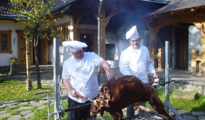 Imagine pentru Pensiunea Casa Iurca de Calinesti 4* - Demipensiune + Masa Festiva Craciun valabile pentru Litoral 2025
