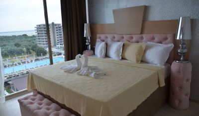 Imagine pentru Hotel Phoenicia Luxury 4* valabile pentru Paste  2022