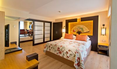 Imagine pentru Limak Lara De Luxe Hotel & Resort 5* valabile pentru Paste  2022