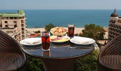 Imagine pentru Aparthotel Golden Line 4*  valabile pentru Paste  2023