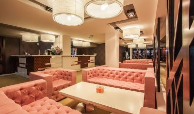 Imagine pentru Hotel International Casino & Tower Suites 5* valabile pentru Paste  2023
