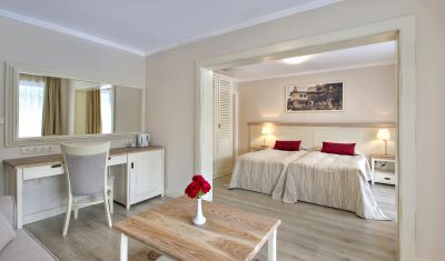 Imagine pentru Hotel White Rock Castle 4*  valabile pentru Paste  2023