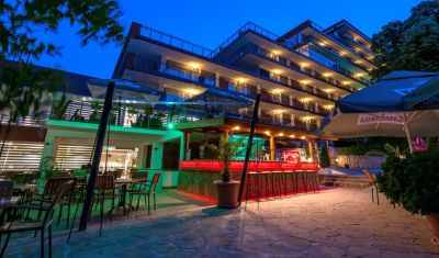 Imagine pentru BSA Hotel Gradina 4*  valabile pentru Paste  2025