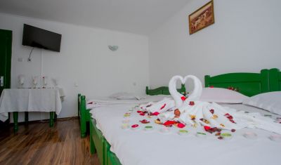 Imagine pentru Complex La Valtoare 3* valabile pentru Paste  2025