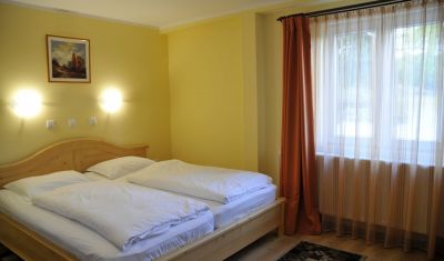 Imagine pentru Complex Pastravaria Albota 4*   valabile pentru Paste  2025