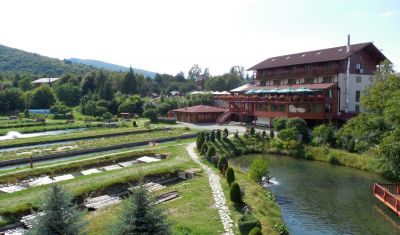 Imagine pentru Complex Pastravaria Albota 4*   valabile pentru Paste  2025