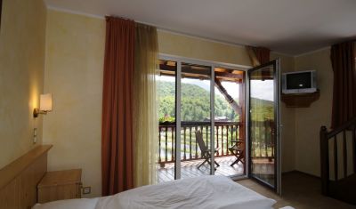 Imagine pentru Complex Pastravaria Albota 4*   valabile pentru Paste  2025