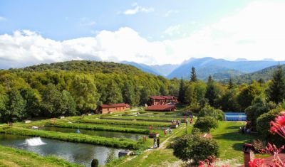 Imagine pentru Complex Pastravaria Albota 4*   valabile pentru Paste  2025