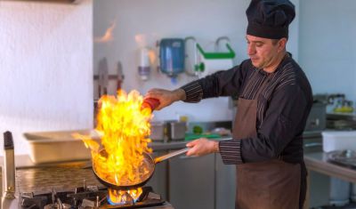 Imagine pentru Hotel Central Hersonissos 3* valabile pentru Paste  2025