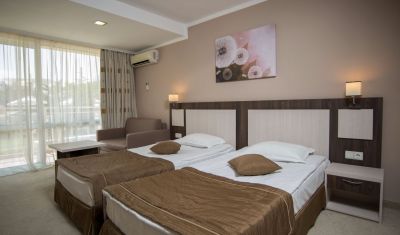 Imagine pentru Hotel DIT Evrika Beach Club 4*  valabile pentru Paste  2025