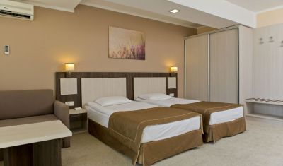 Imagine pentru Hotel DIT Evrika Beach Club 4*  valabile pentru Paste  2025