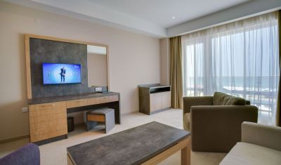 Imagine pentru Hotel DIT Evrika Beach Club 4*  valabile pentru Paste  2025